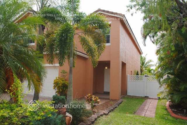 1330 NW 192nd Ln in Pembroke Pines, FL - Building Photo