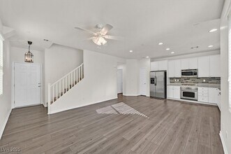 10635 Seasonable Dr in Las Vegas, NV - Building Photo - Building Photo