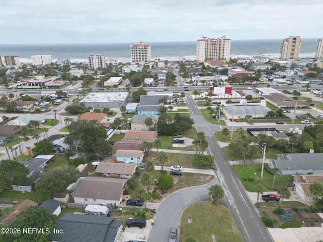 435 10th Pl S in Jacksonville Beach, FL - Building Photo - Building Photo