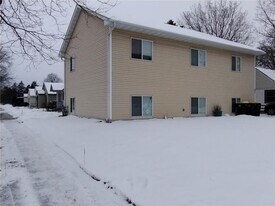 220 1st St in Farmington, MN - Building Photo