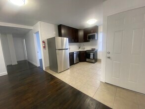 26 Brewer St in New London, CT - Building Photo - Building Photo