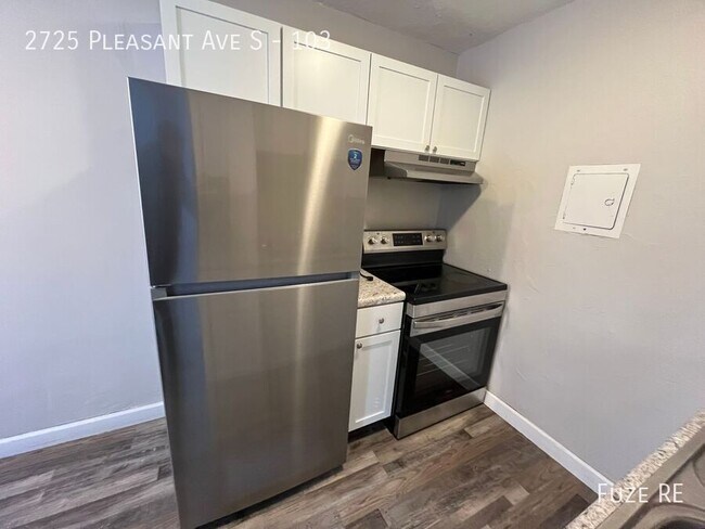 2725 Pleasant Ave in Minneapolis, MN - Building Photo - Building Photo