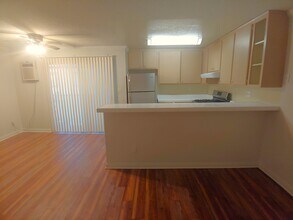 18530 Hatteras St, Unit 302 in Los Angeles, CA - Building Photo - Building Photo