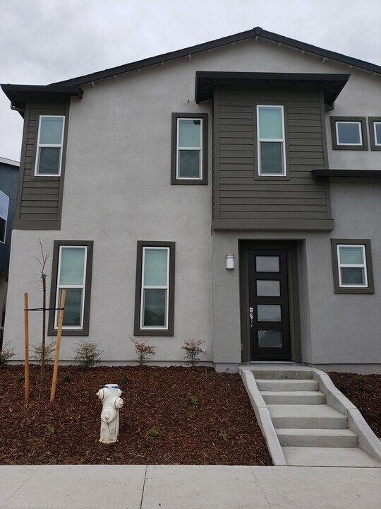 4432 Ocean Ln in Elk Grove, CA - Building Photo