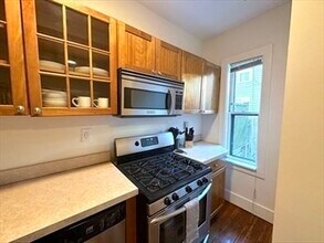 25 Lee St in Boston, MA - Building Photo - Building Photo
