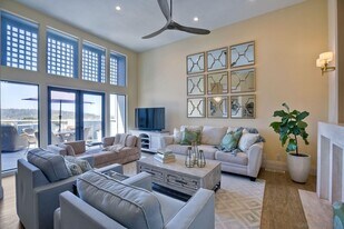 1043 Freedom Ct in Del Mar, CA - Building Photo