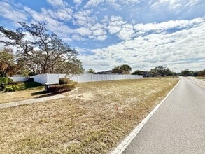 13131 Zarbis Dr in Spring Hill, FL - Building Photo - Building Photo