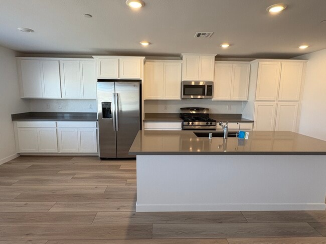 9526 Ezra Fls Ave in Las Vegas, NV - Building Photo - Building Photo