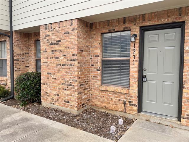 1231 Dallas Dr in Denton, TX - Building Photo - Building Photo