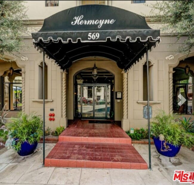 property at 569 N Rossmore Ave