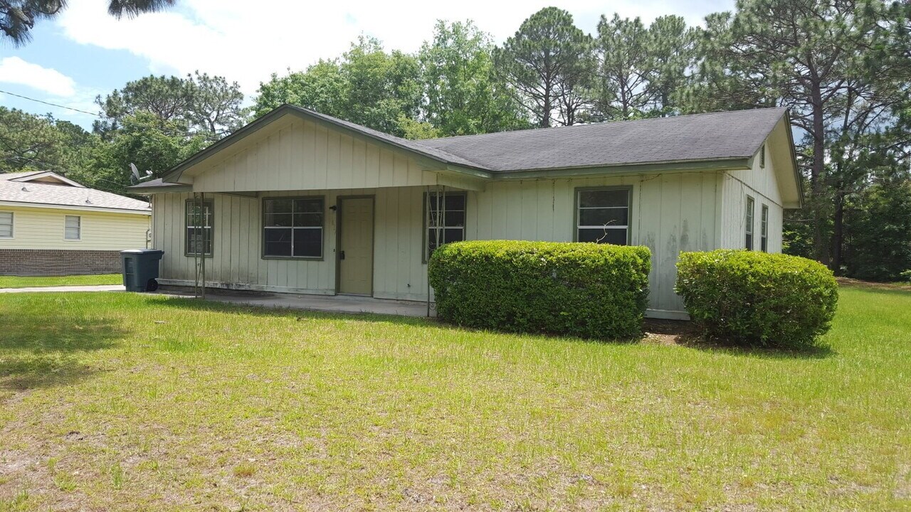 637 Fleming Rd in Hinesville, GA - Building Photo