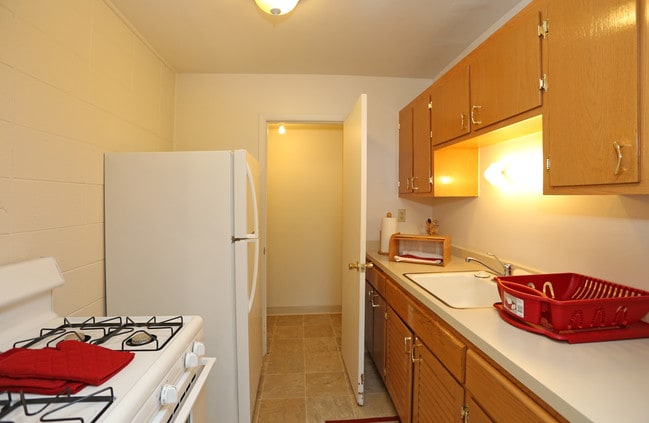 Layton Grove in Milwaukee, WI - Building Photo - Interior Photo