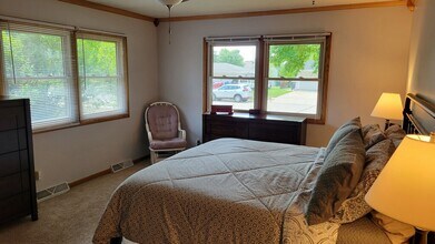 W210N16682 Western Ave in Jackson, WI - Foto de edificio - Building Photo