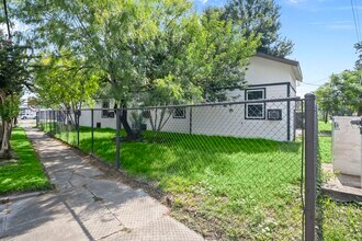 4902 McKinney St in Houston, TX - Building Photo - Building Photo