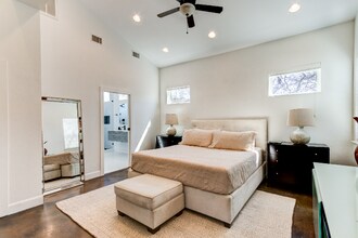 2715 Zaragosa St in Austin, TX - Foto de edificio - Building Photo