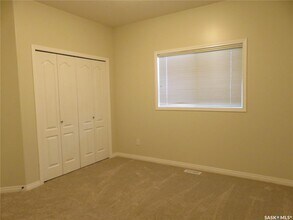 3810-3810 Dewdney Ave E in Regina, SK - Foto de edificio - Building Photo