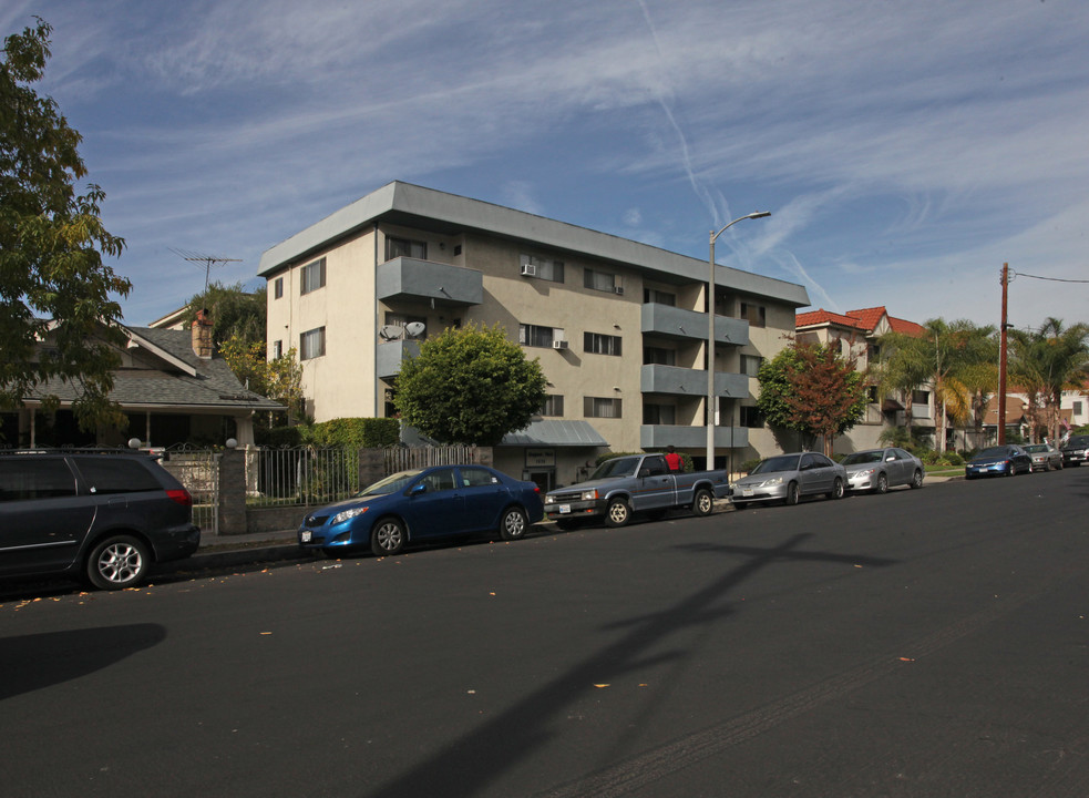 Regent Park in Los Angeles, CA - Building Photo