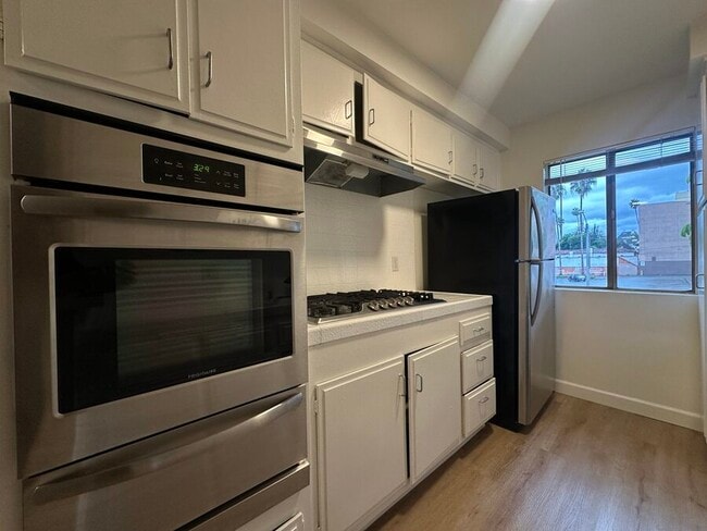 1432 N Fairfax Ave in Los Angeles, CA - Building Photo - Building Photo