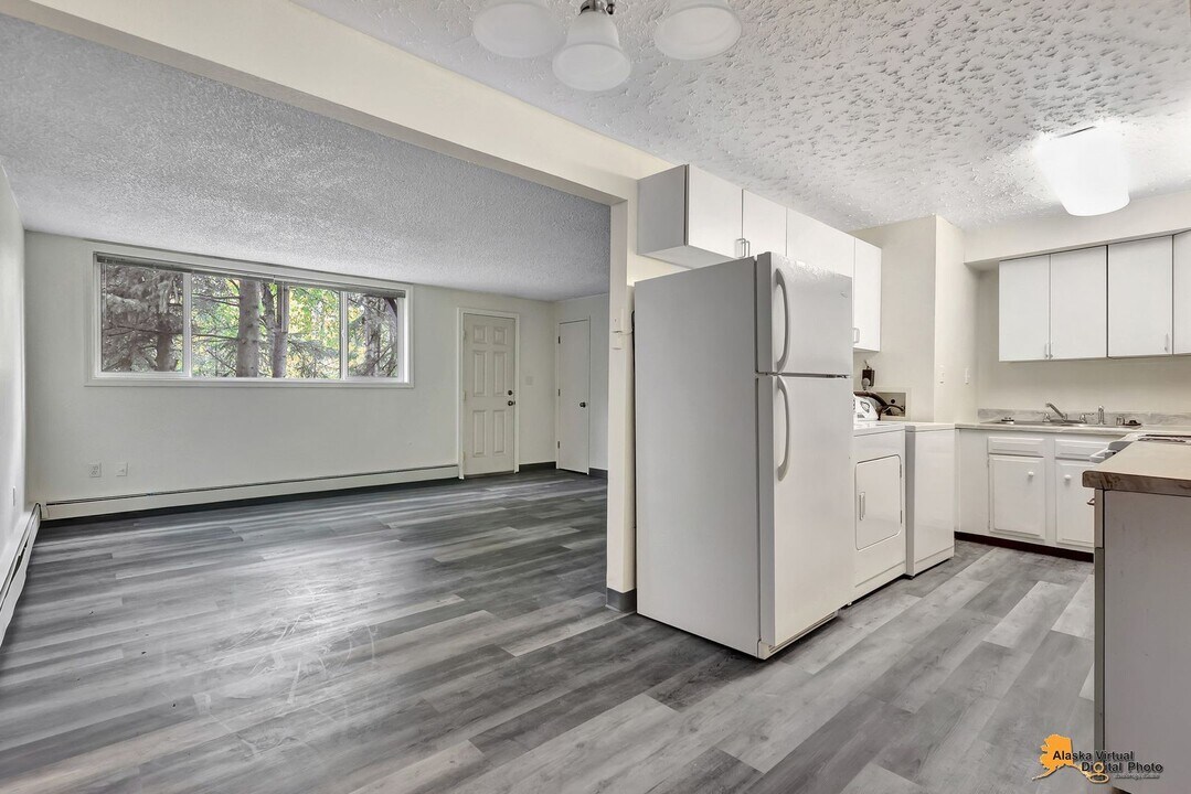 3004 Doris St in Anchorage, AK - Building Photo