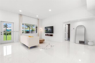 1581 Normandy Dr in Miami Beach, FL - Building Photo - Building Photo