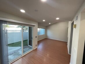 228 S Esplanade St in Orange, CA - Foto de edificio - Building Photo