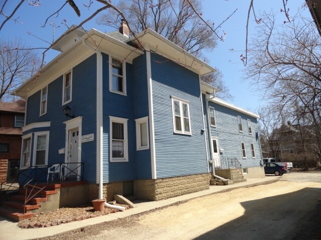 350 Augusta Ave in Dekalb, IL - Building Photo