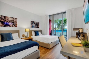 2602 E Hallandale Beach Blvd, Unit SI ID1227301P in Hallandale Beach, FL - Building Photo