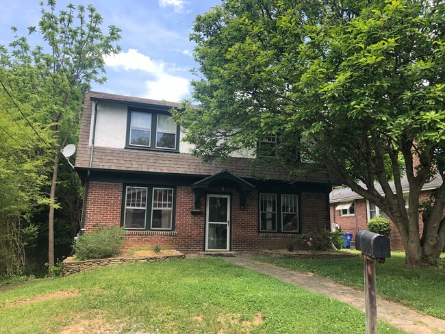 property at 8 Salem Ave