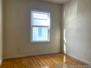 6 Alberta Terrace-Unit -2 in Cambridge, MA - Building Photo - Building Photo