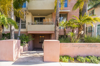 The Courtyard Villas in Los Angeles, CA - Building Photo - Building Photo