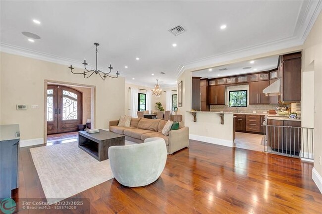 537 NE 13th Ave in Fort Lauderdale, FL - Building Photo - Building Photo