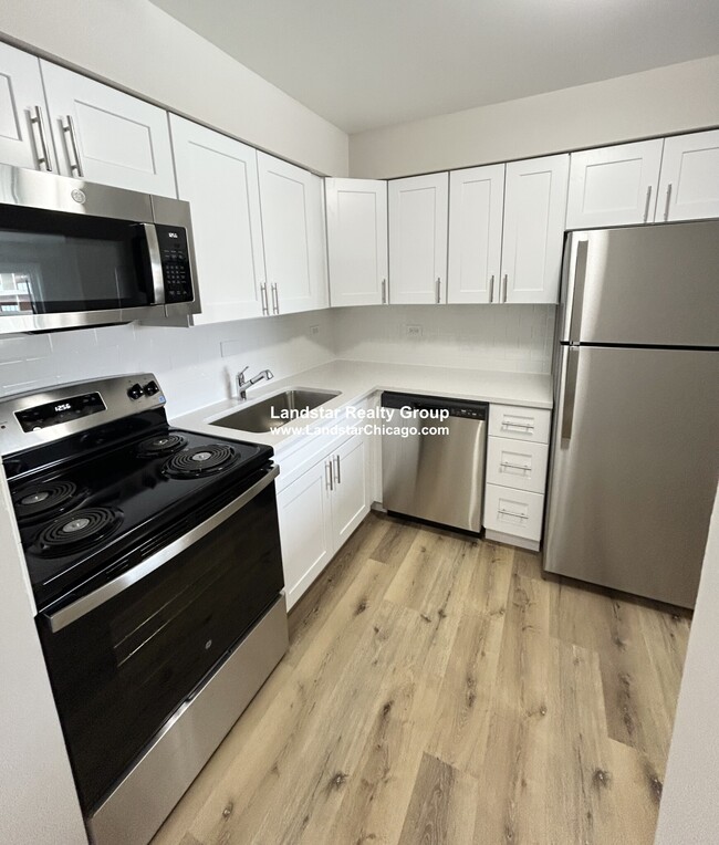 104 N Kenilworth Ave, Unit 110 in Oak Park, IL - Building Photo - Building Photo