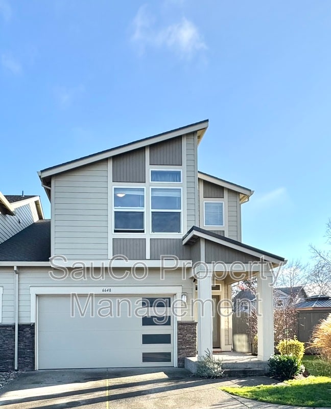 property at 6648 SE Genrosa St