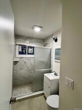 5 Birch Ct in Riverhead, NY - Foto de edificio - Building Photo