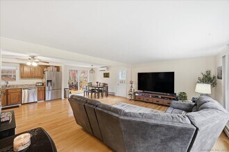 198 Dartmouth Dr in Groton, CT - Building Photo - Building Photo