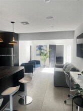 15 NW 52nd St in Miami, FL - Building Photo - Building Photo