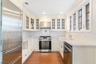57 Pomander Walk in Ridgewood, NJ - Building Photo - Building Photo