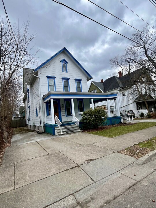 104 Walnut St in Binghamton, NY - Building Photo