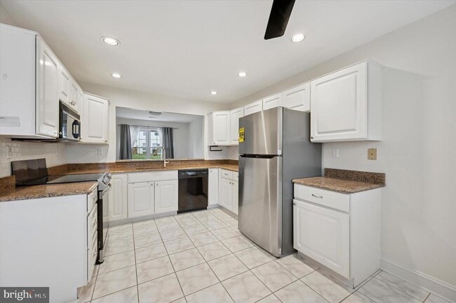 property at 5201 Plantation Ct