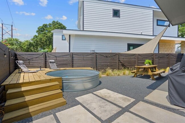 5806 Sutherlin Rd in Austin, TX - Building Photo - Building Photo