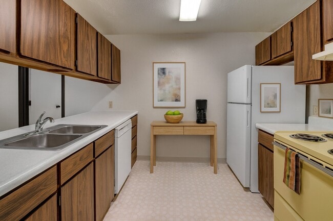 The Greenbriar in Anchorage, AK - Building Photo - Building Photo