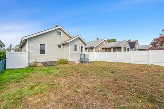 82 Cliff St in Quincy, MA - Foto de edificio - Building Photo