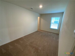 208 Allington Cir in Jarrell, TX - Building Photo - Building Photo