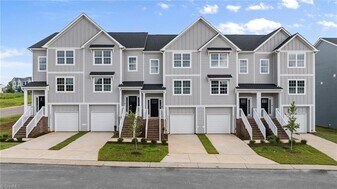 1729 University Dr, Unit D1 in Burlington, NC - Building Photo