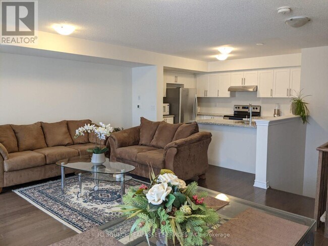 18 Mappin WY in Whitby, ON - Building Photo - Building Photo