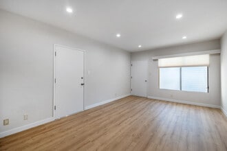 1017 5th St in Santa Monica, CA - Building Photo - Interior Photo