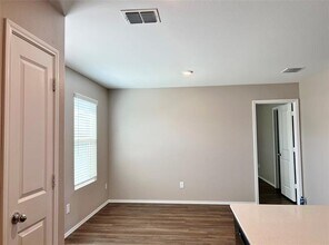 1103 Wildflower St in Ennis, TX - Building Photo - Building Photo