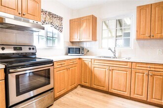 5807 SW 41st St in Miami, FL - Building Photo - Building Photo