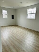 24 Elmwood Ave, Unit 24 Elmwood Ave Apt 2 in Edison, NJ - Foto de edificio - Building Photo