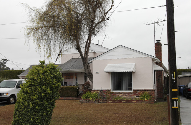 Rizzo & Lake Chabot in Castro Valley, CA - Foto de edificio - Building Photo